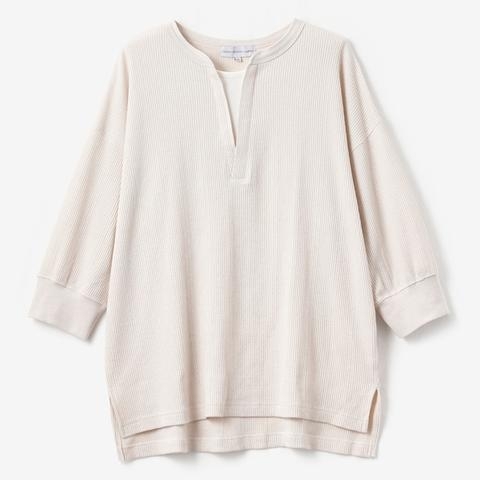 しまむらさん…いくらなんでもこれはお得すぎ♡「コラボトップス」5選の2枚目の画像