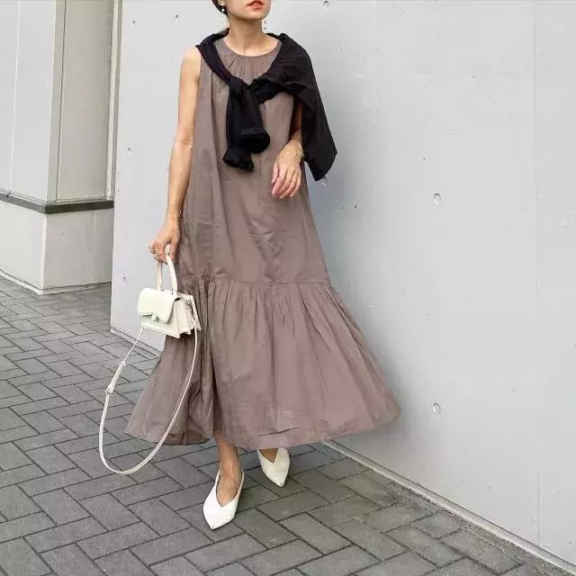 8月のワンピースコーデ ラクちんなのに上品 大人の ワンピース 旬の着こなし7style ローリエプレス