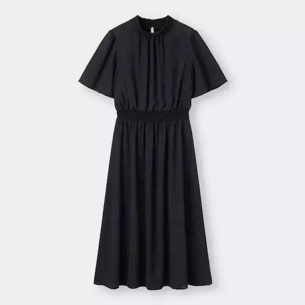 着るだけで大人可愛い Gu シンプル黒ワンピース が無敵すぎ ローリエプレス
