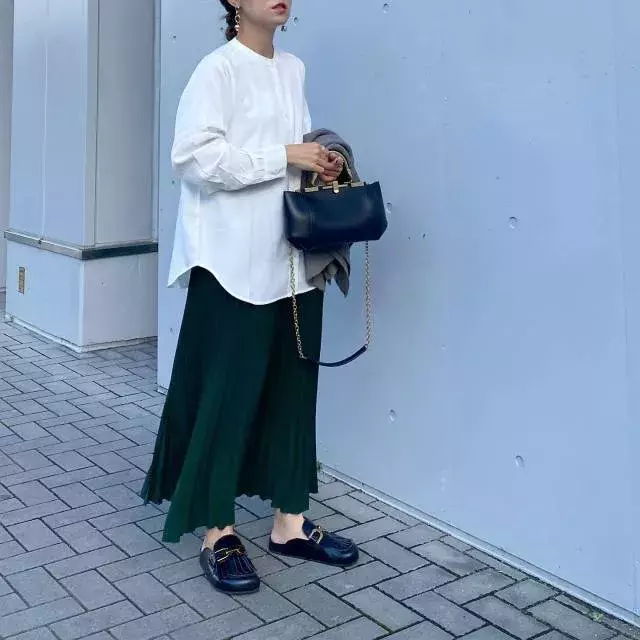 メリットだらけの白シャツで秋シフト 大人女子の定番シンプルシャツの着回しコーデ7style ローリエプレス メリットだらけの白シャツで秋シフト 大人女子の定番シンプルシャツの着回しコーデ7style ローリエプレス