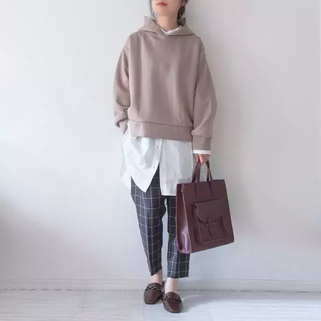 メリットだらけの白シャツで秋シフト 大人女子の定番シンプルシャツの着回しコーデ7style ローリエプレス メリットだらけの白シャツで秋シフト 大人女子の定番シンプルシャツの着回しコーデ7style ローリエプレス