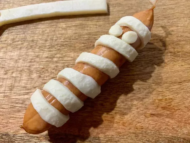 おうちでハロウィン気分 冷凍パイシートで簡単 可愛い ミイラ男のウインナーパイ ローリエプレス