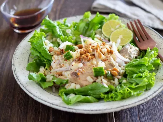 サラダだけでお腹いっぱい 一皿で栄養たっぷり ボリュームサラダ3選 ローリエプレス