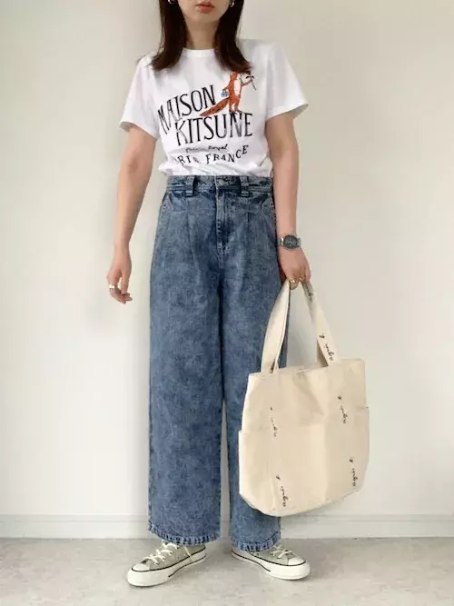 きめすぎはng 大人のスニーカーは ゆるカワ が正解 最新 スニーカーコーデ 8style ローリエプレス