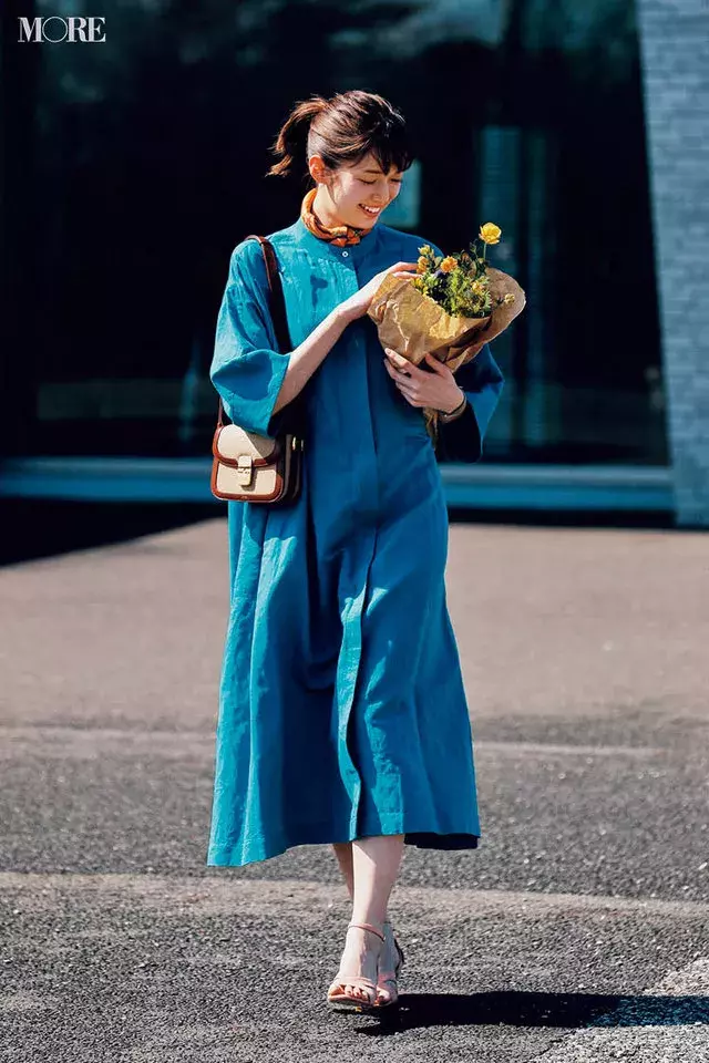 今日のコーデ 気持ち一新 な日に似合うターコイズブルーのリネンワンピース 佐藤栞里 ローリエプレス 今日のコーデ 気持ち一新 な日に似合うターコイズブルーのリネンワンピース 佐藤栞里 ローリエプレス