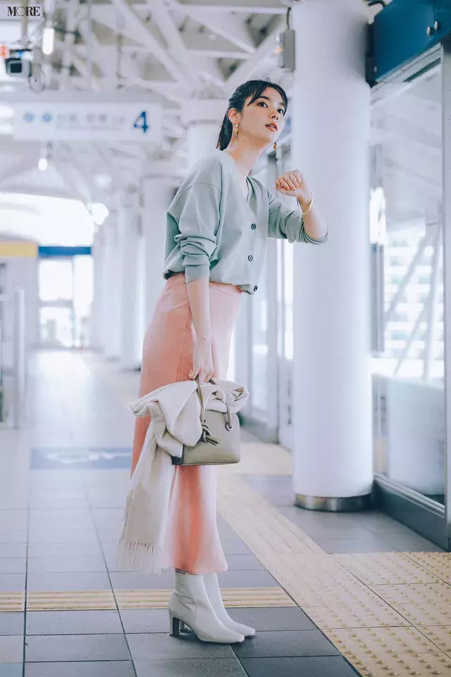 今日のコーデ ピンクとミントグリーンのきれい色コーデ 淡いくすみトーンで品よくしゃれて 新川優愛 ローリエプレス 今日のコーデ ピンクとミントグリーンのきれい色コーデ 淡いくすみトーンで品よくしゃれて 新川優愛 ローリエプレス