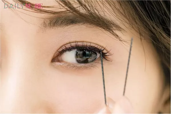 マスカラは ボルドーで美ボリューム が今っぽ 小田切ヒロさんの 大人のneoデカ目 メイク ローリエプレス