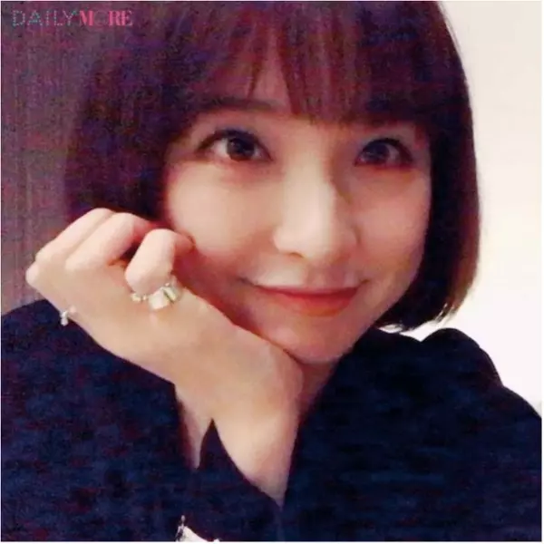 小顔効果やネイルを見せたいときのポーズも モアモデルズ８名の お気に入りの自撮りポーズ まとめ ローリエプレス