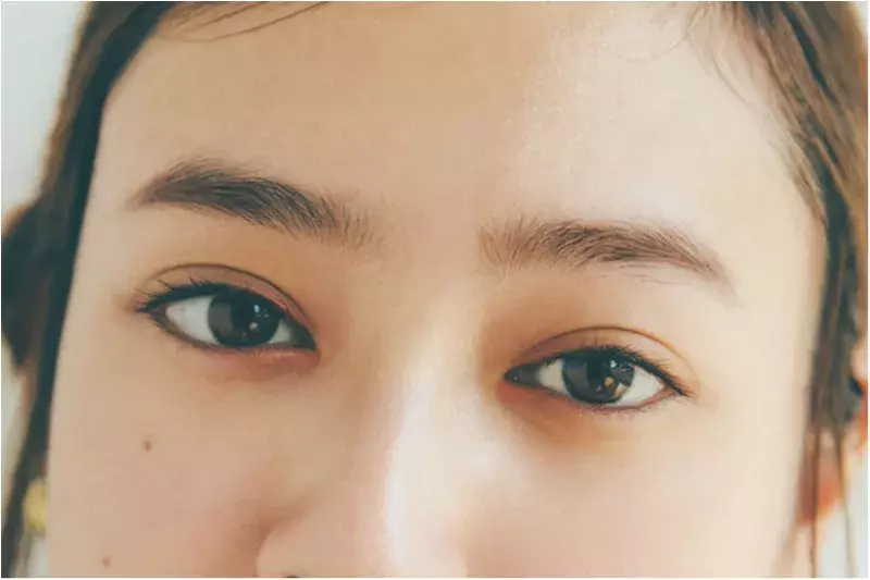 即モテを引き寄せる くの字オレンジ 黒目拡大カーキ ローリエプレス