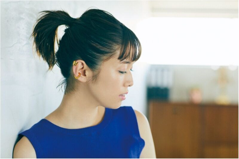 ボブでできる！　佐藤栞里の “こなれひとつ結び” で女っぽヘアアレンジ３選♡の2枚目の画像