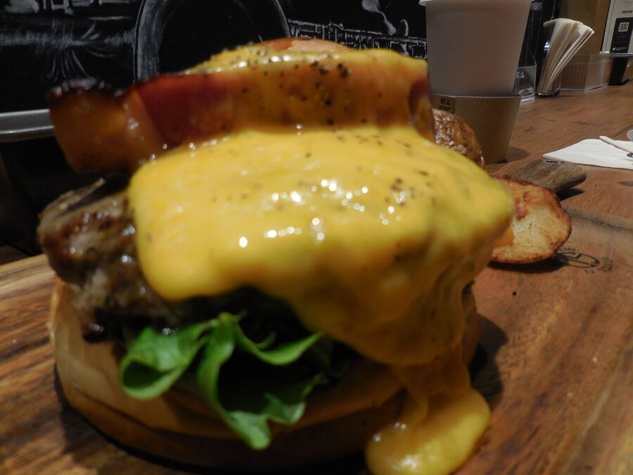 【メニューがリニューアル！】めちゃおいしかった！ヴィレッジヴァンガードダイナーのハンバーガーの10枚目の画像