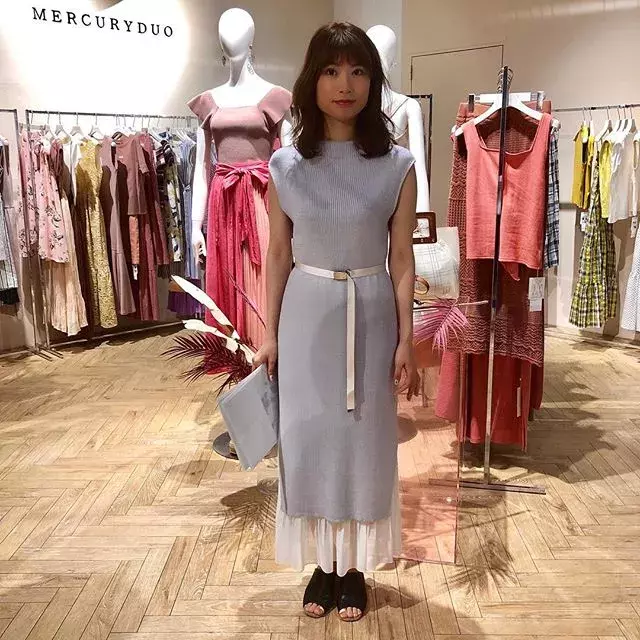 リブワンピース プリーツスカート ガチャベルト の3点セットが気になる マーキュリーデュオ の春夏展 副編yの展示会レポート ローリエプレス