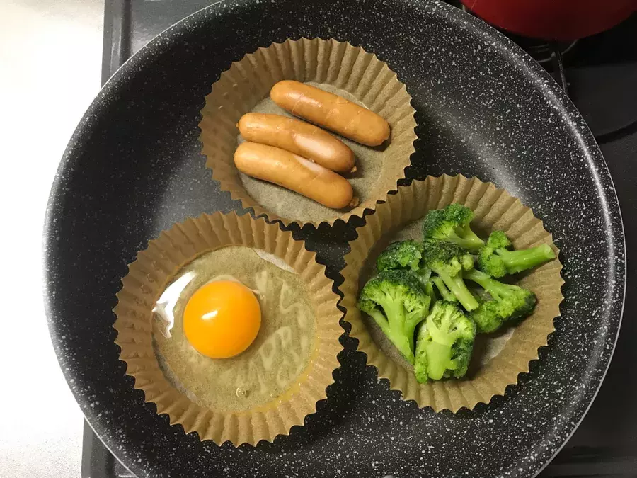 ダイソー 100均レベル超え 料理が楽 油も不要 フライパン調理シート が超便利 ローリエプレス