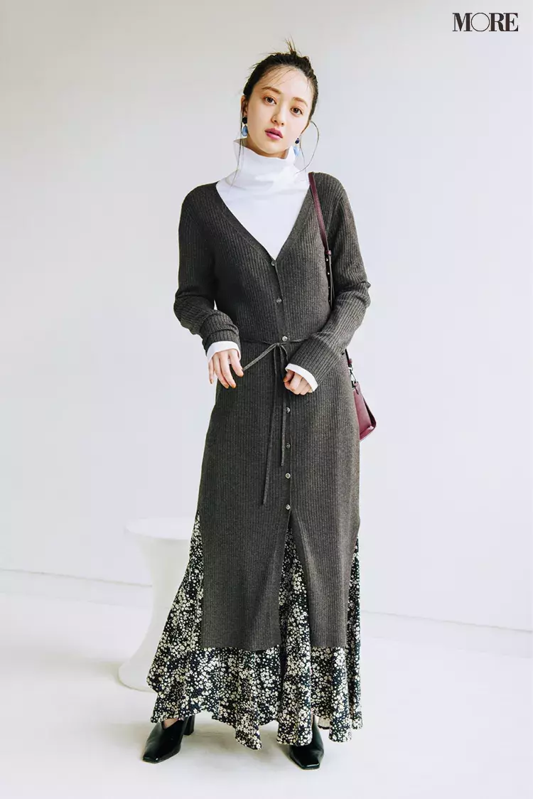 ロングカーディガンで スタイルup見え が目指せる 4つの着こなし術を伝授 ローリエプレス ロングカーディガンで スタイルup見え が目指せる 4つの着こなし術を伝授 ローリエプレス