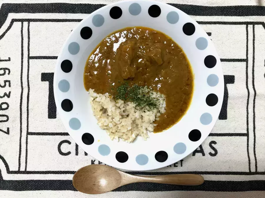 ローソン プライベートブランドのレトルトカレーがおいしいと話題 新宿中村屋 コラボのビーフカリーを食べてみた ローリエプレス