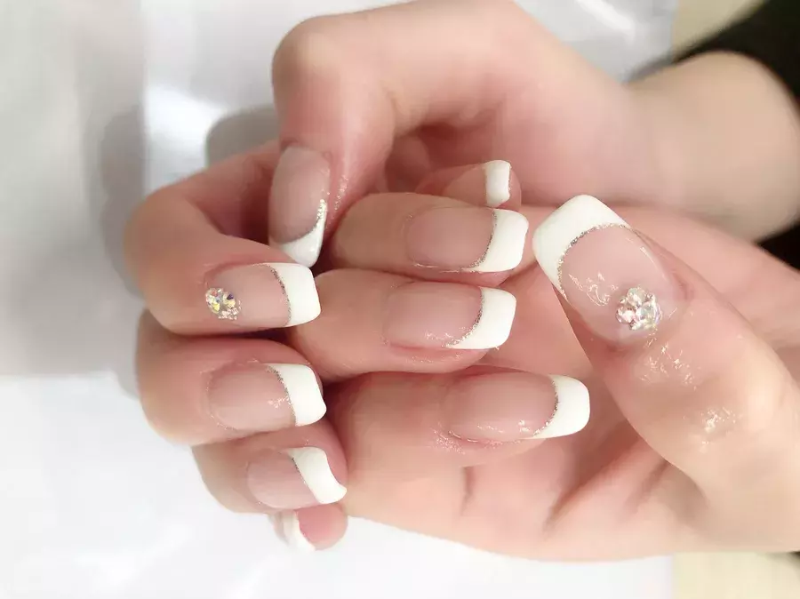 夏ネイル マニキュア やっぱりフレンチネイルが好き ローリエプレス 夏ネイル マニキュア やっぱりフレンチネイルが好き ローリエプレス