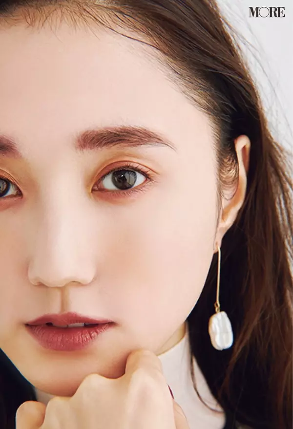 イガリシノブさんの最新メイク イエベもブルベも 透けピンク肌 で血色感のある旬顔に 潤いと幸福感あふれる美肌を作る全プロセスを一挙公開 ローリエプレス