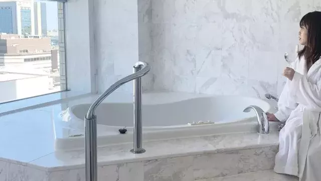 大人気 一面大理石のバスルーム ホテルザマンハッタン でお姫様気分を ローリエプレス