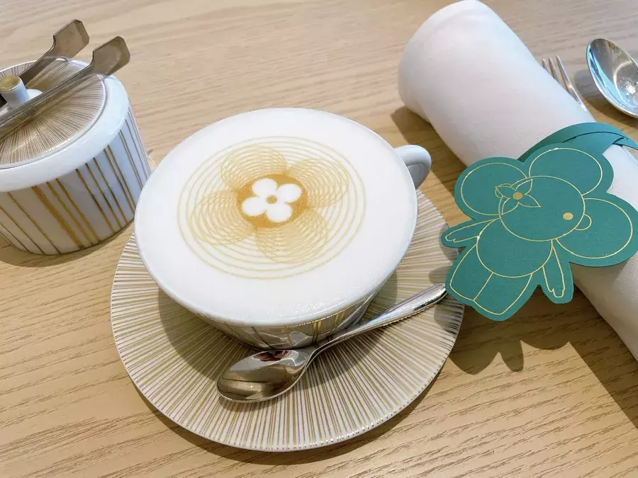 大阪カフェ 可愛すぎるlouis Vuittonのラテとアート展 ローリエプレス