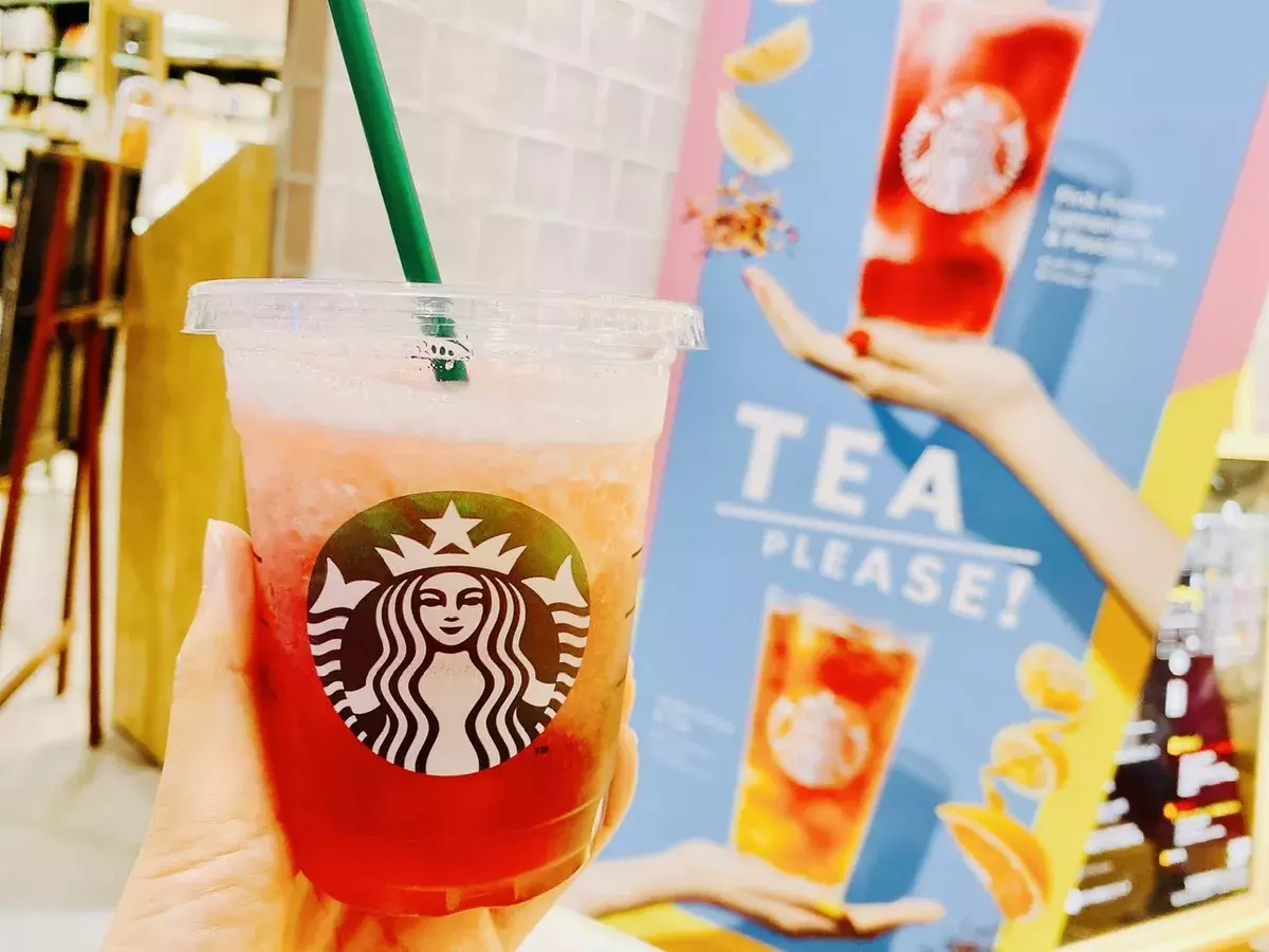 スタバ新作 驚異の低カロリー 夏感満載 ピンクフローズンレモネード は絶対飲んで ローリエプレス