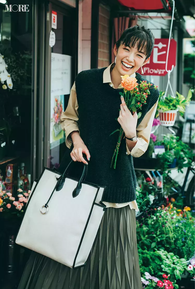 夏から秋への切り替えはシャツ ベストのレイヤードで 佐藤栞里主演着回し6日目 ローリエプレス