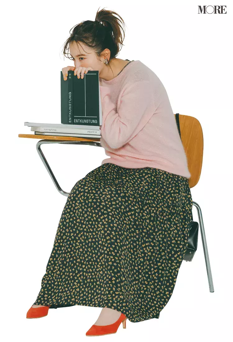 ワンピースもニットレイヤードでマンネリ回避 飯豊まりえのフレンチシック着回し9日目 ローリエプレス ワンピースもニットレイヤードでマンネリ回避 飯豊まりえのフレンチシック着回し9日目 ローリエプレス