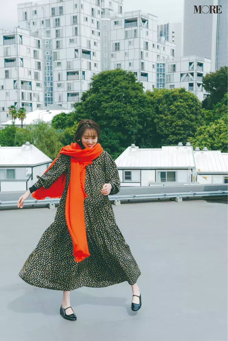 飯豊まりえはワンピースにストールでさし色を フレンチシック着回し11日目 ローリエプレス 飯豊まりえはワンピースにストールでさし色を フレンチシック着回し11日目 ローリエプレス