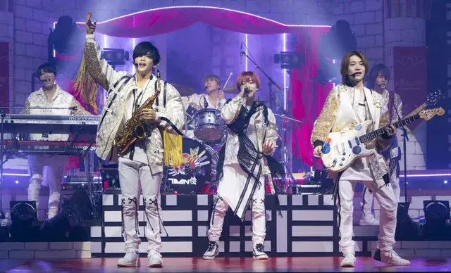 ジャニエク 超詳細ルポ 7 Men 侍 東京グローブ座公演のゲネプロの模様をお届け ローリエプレス ジャニエク 超詳細ルポ 7 Men 侍 東京グローブ座公演のゲネプロの模様をお届け ローリエプレス