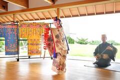 【星のや沖縄】伝統工芸品「紅型」の魅力に触れる「琉球紅型滞在」を開催