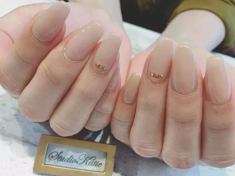 シンプルかつ上品に 大人女子だからこそ似合うワンカラーネイル特集 ローリエプレス