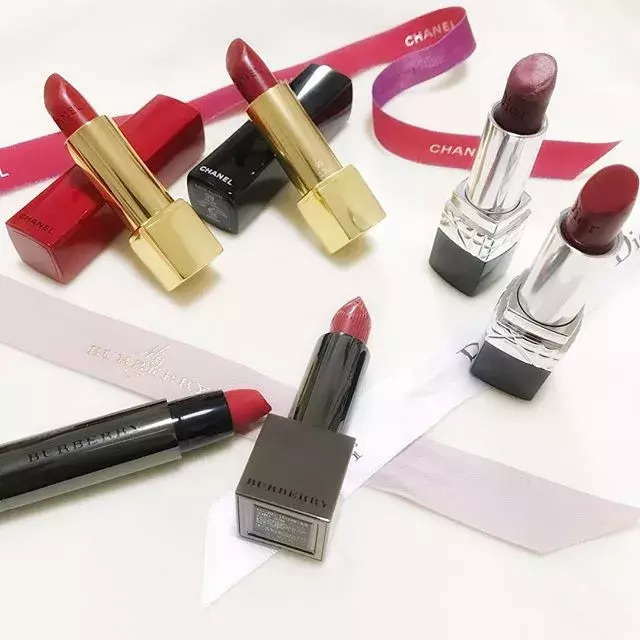 髪色とメイクを合わせて垢抜けfaceに 黒髪 明るめ髪さんに似合うリップカラーをご紹介 ローリエプレス 髪色とメイクを合わせて垢抜けfaceに 黒髪 明るめ髪さんに似合うリップカラーをご紹介 ローリエプレス