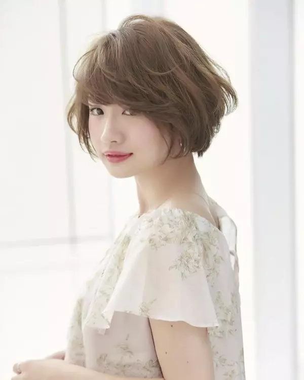 面長さんに似合うポイントは かわいさアップのヘアアレンジテク