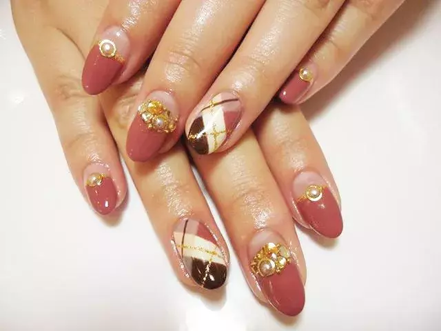 秋といえばチェック柄 ネイルもチェック柄にしてみませんか ローリエプレス