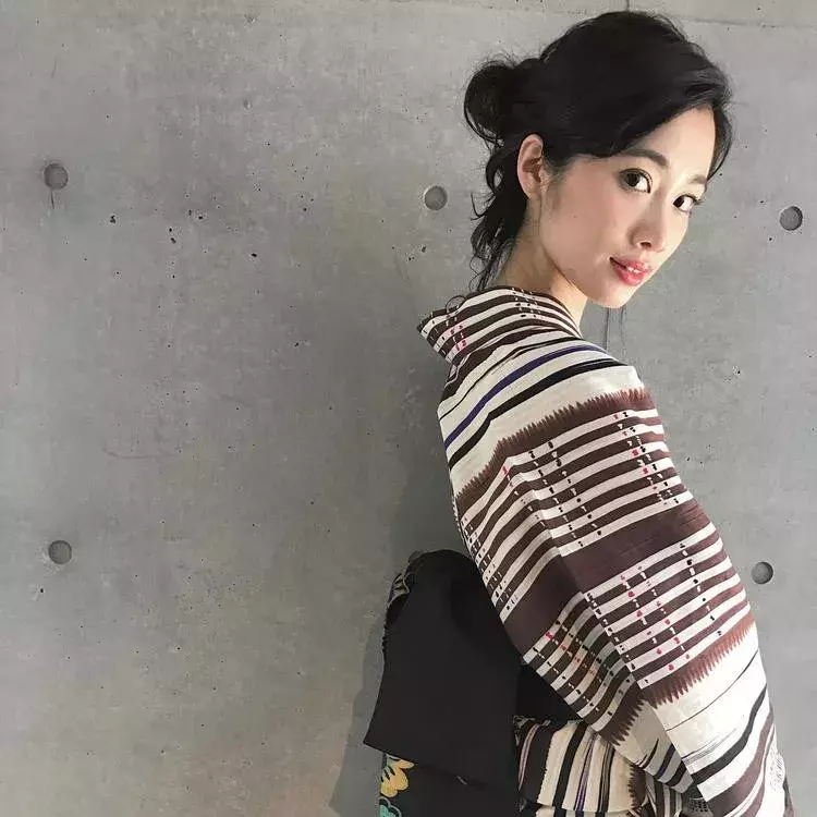 夏祭り 花火大会に行く女子必見 はんなり女子になる浴衣メイクのやり方 ローリエプレス 夏祭り 花火大会に行く女子必見 はんなり女子になる浴衣メイクのやり方 ローリエプレス