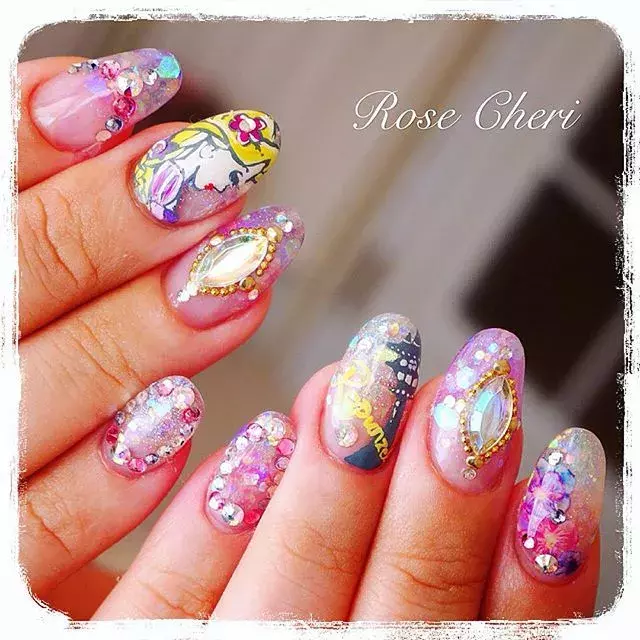 乙女チックな上品ラベンダーカラー 可愛すぎるラプンツェル風ネイルに注目 ローリエプレス 乙女チックな上品ラベンダーカラー 可愛すぎるラプンツェル風ネイルに注目 ローリエプレス