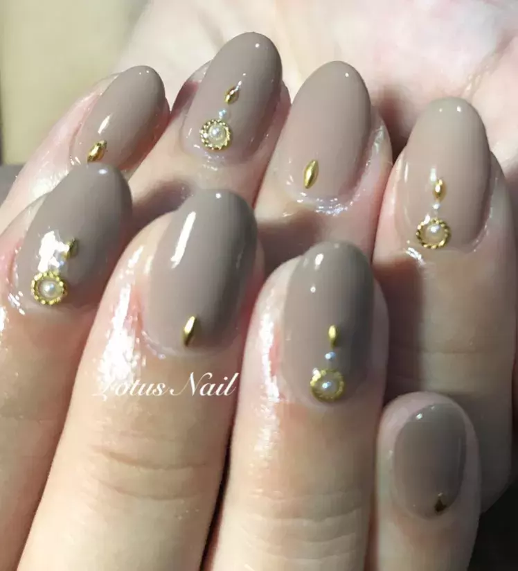 40代からのネイルは 上品 がテーマ おすすめネイルデザイン12選 ローリエプレス 40代からのネイルは 上品 がテーマ おすすめネイルデザイン12選 ローリエプレス