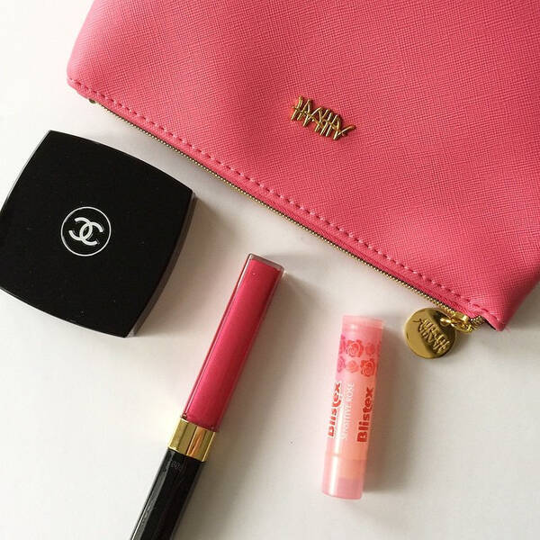 代用可能な化粧品はこれ コンパクトな化粧ポーチにする方法 ローリエプレス