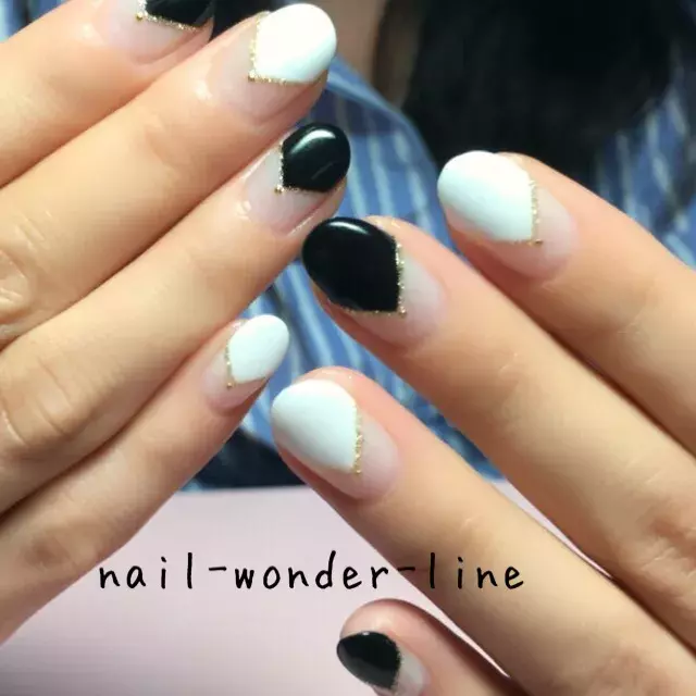 大人女子必見 ゴールドライン使いで大人の仕上がり 上品に見えるネイルデザイン7選 ローリエプレス