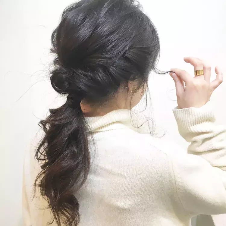 ふわふわポニテで色気アピール ヘアアレンジ6選 ローリエプレス