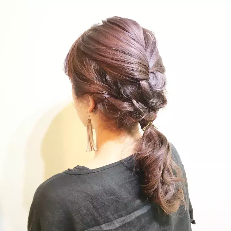 ふわふわポニテで色気アピール ヘアアレンジ6選 ローリエプレス