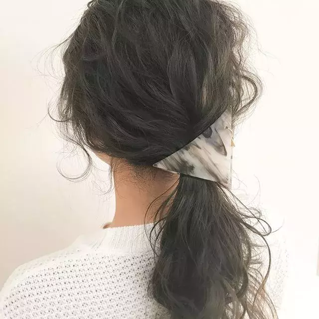 これさえあれば自由自在 三角クリップを使ったヘアアレンジ術 ローリエプレス