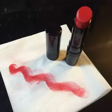 いつもと違うあなたにドキッ 彼とデートするならプチプラの朱赤リップで女度を上げよう ローリエプレス いつもと違うあなたにドキッ 彼とデートするならプチプラの朱赤リップで女度を上げよう ローリエプレス