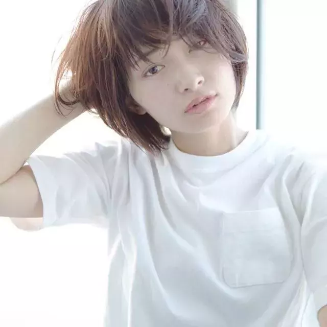 寝グセで前髪がキマらない そんな時にやりたい かわいい前髪の作り方 ローリエプレス 寝グセで前髪がキマらない そんな時にやりたい かわいい前髪の作り方 ローリエプレス