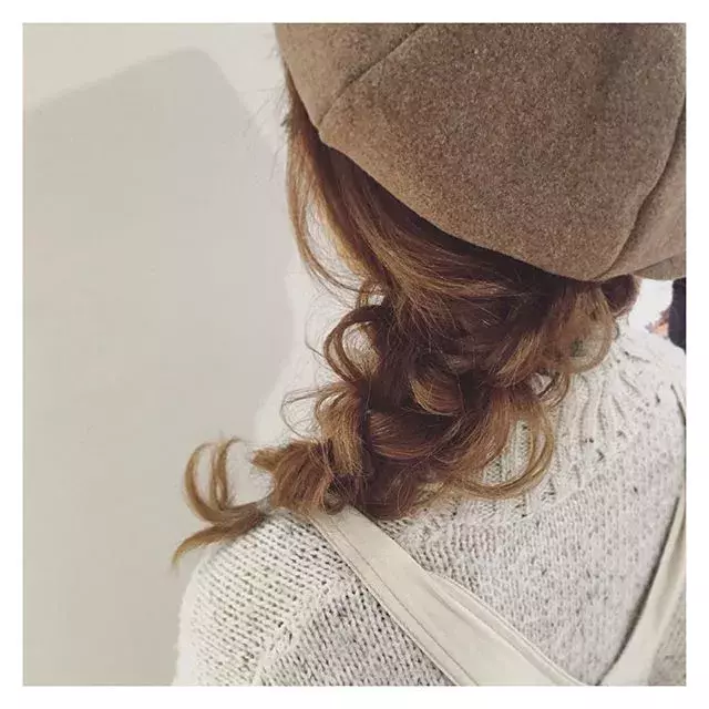 手抜きヘアスタイルでも帽子でダントツオシャレさんに 春の帽子に似合うヘアアレンジ特集 ローリエプレス