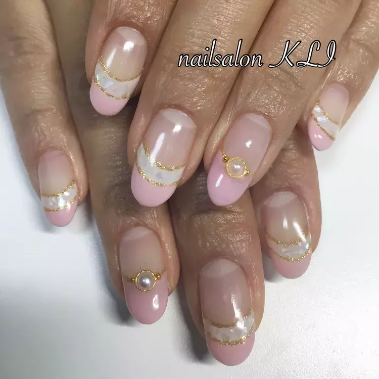 伸びかけネイルが恥ずかしい キレイをキープする長持ちネイルデザインはこれ ローリエプレス