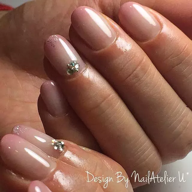 大人女子の定番 春にぴったり ベージュネイルデザイン7選 ローリエプレス 大人女子の定番 春にぴったり ベージュネイルデザイン7選 ローリエプレス