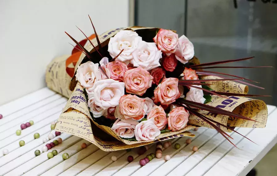 インテリアで選ぶならアンティークカラー バラでお部屋に彩りを ローリエプレス インテリアで選ぶならアンティークカラー バラでお部屋に彩りを ローリエプレス