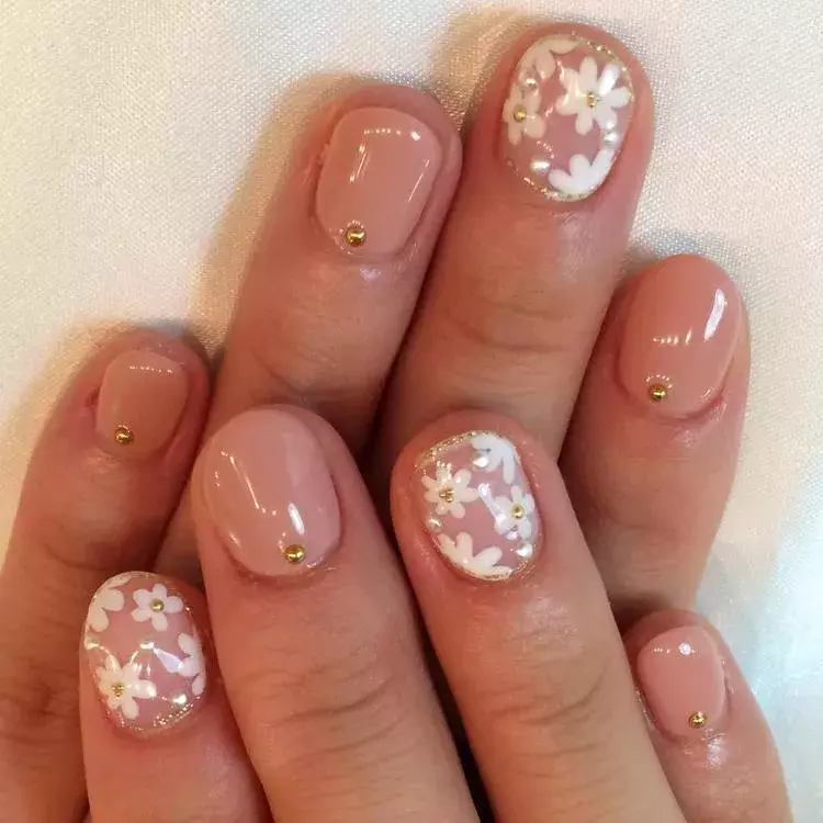 子育て中のネイルはng オシャレママのための安心ネイルデザイン10選 ローリエプレス