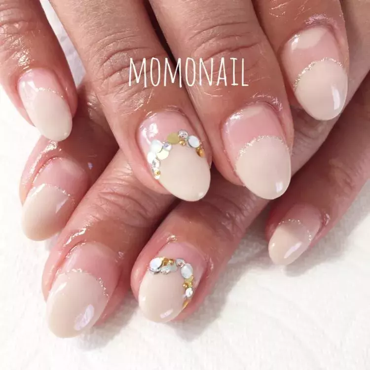 40代になったら大人ネイルで勝負 エレガントで上品なカラーとは ローリエプレス 40代になったら大人ネイルで勝負 エレガントで上品なカラーとは ローリエプレス