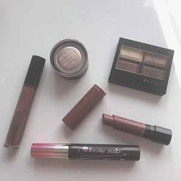 ブラウンメイクも様々 自分にあったアイシャドウの見つけ方 ローリエプレス